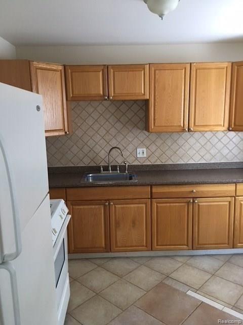 25905 Hayes Road Warren, MI 48089 - Photo 7 of 9