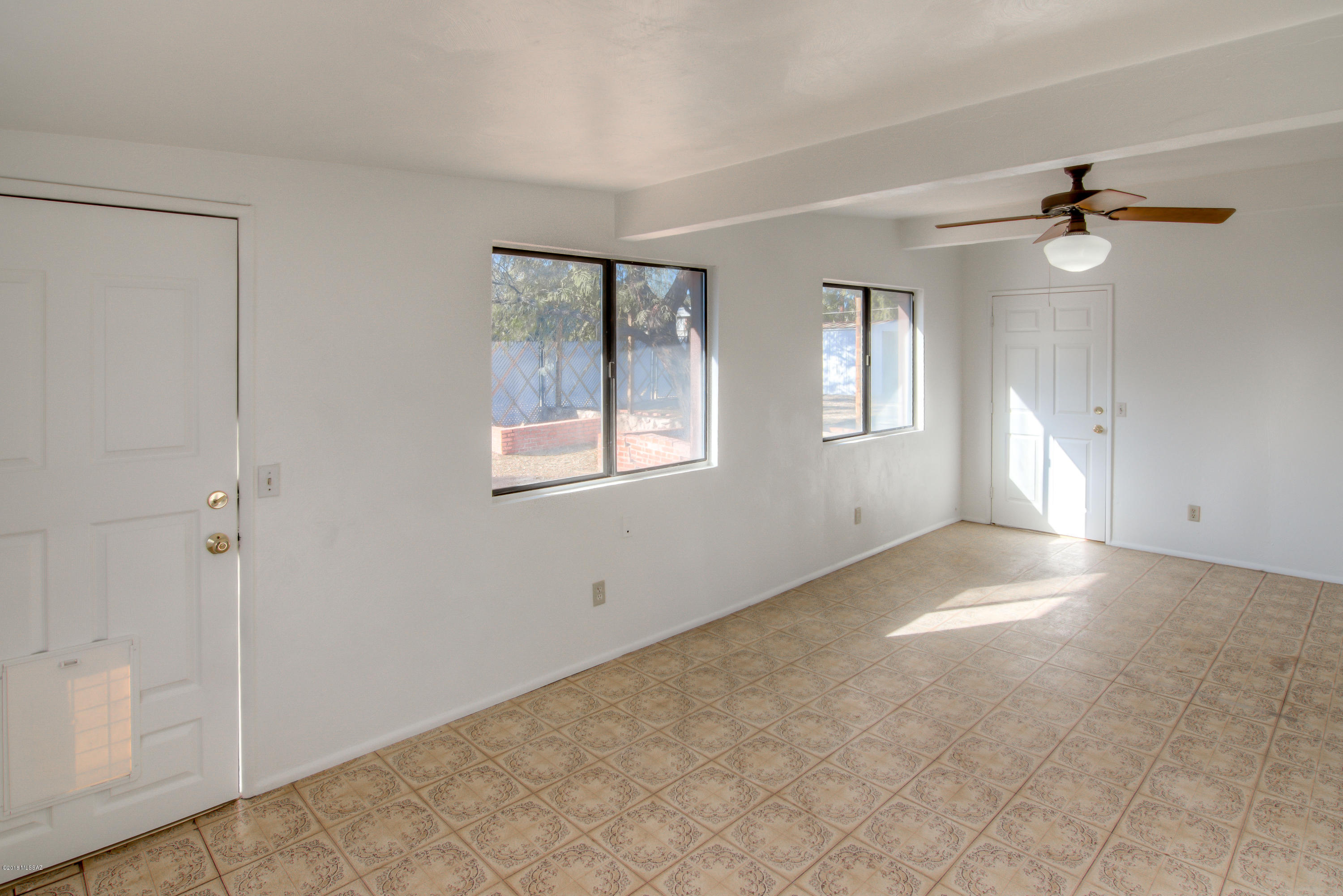 1841 West Astolat Road Tucson, AZ 85713 - Photo 29 of 40 a view of an empty room with a window