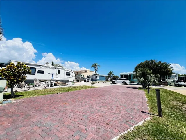 a view of a house with backyard and porch