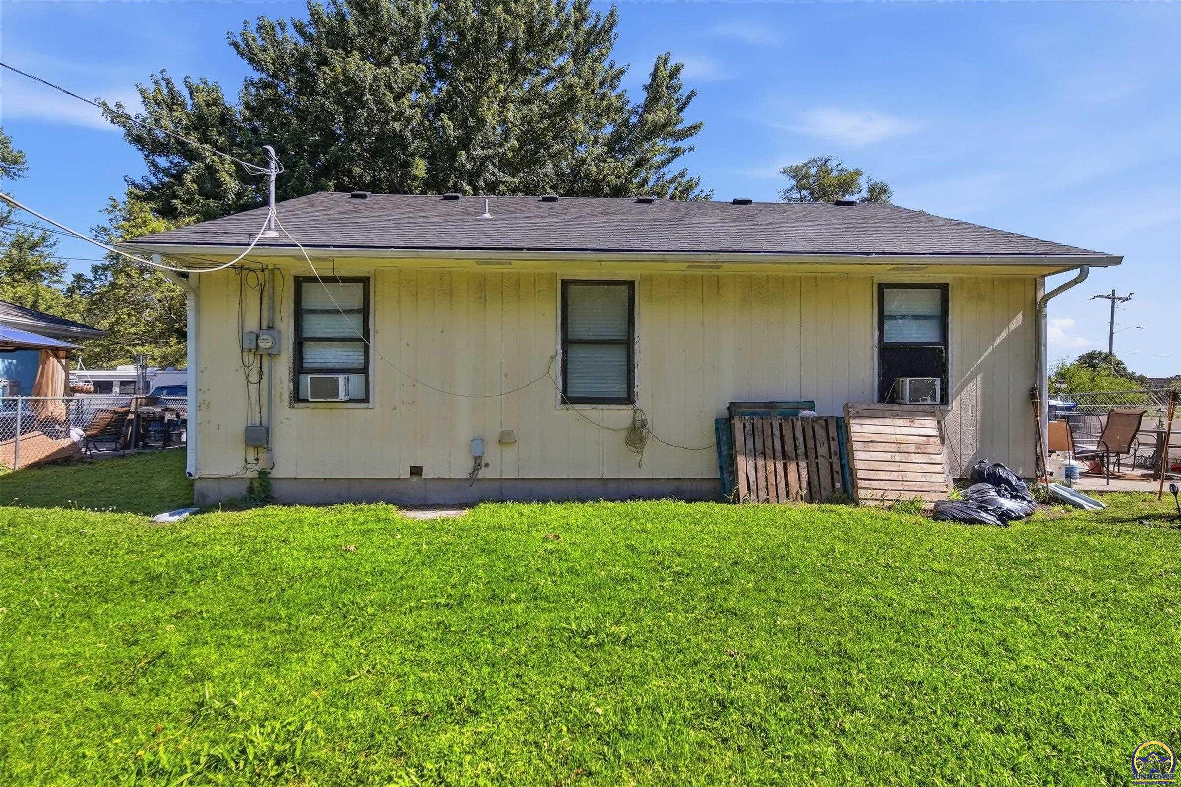 923 Southeast Wood Street Topeka, KS 66607 - Photo 20 of 23