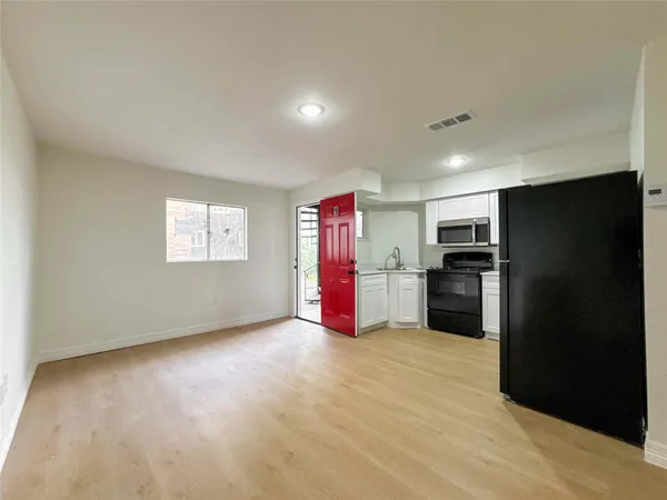 $975 | 411 Ave A, Unit 1, La Marque, TX 77568