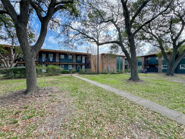 $975 | 411 Ave A, Unit 1, La Marque, TX 77568