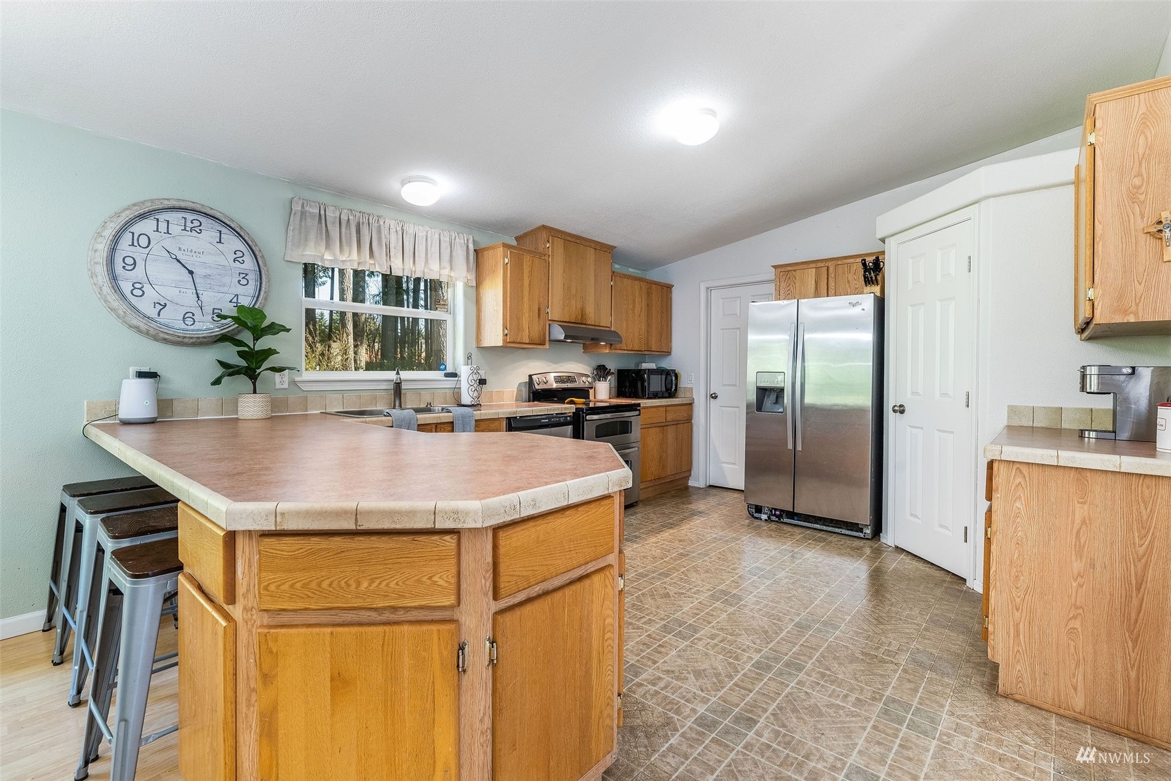 413 Southwest Wycoff Road Port Orchard, WA 98367 - Photo 5 of 37 Gallery Image 5