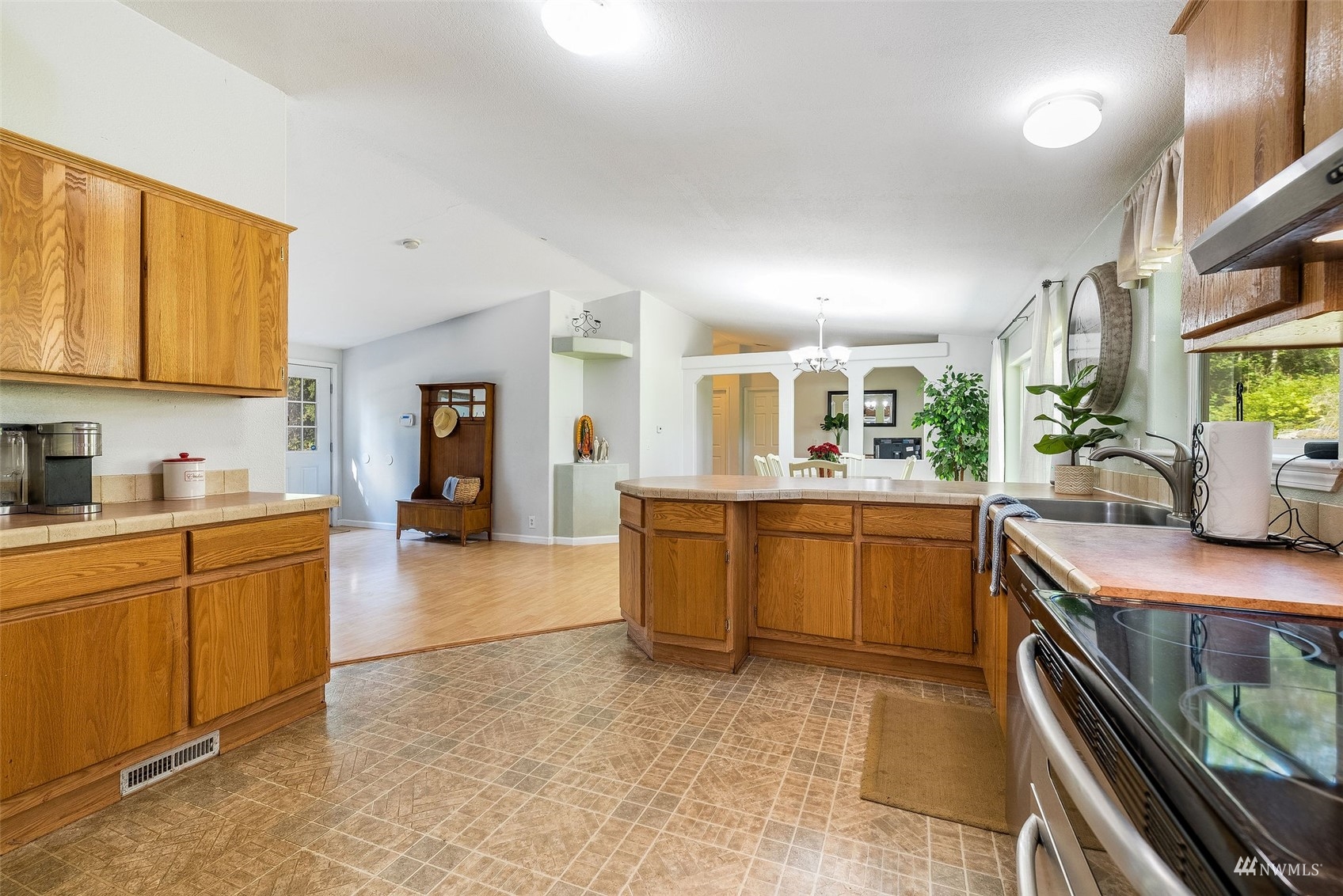 413 Southwest Wycoff Road Port Orchard, WA 98367 - Photo 8 of 37 Gallery Image 8