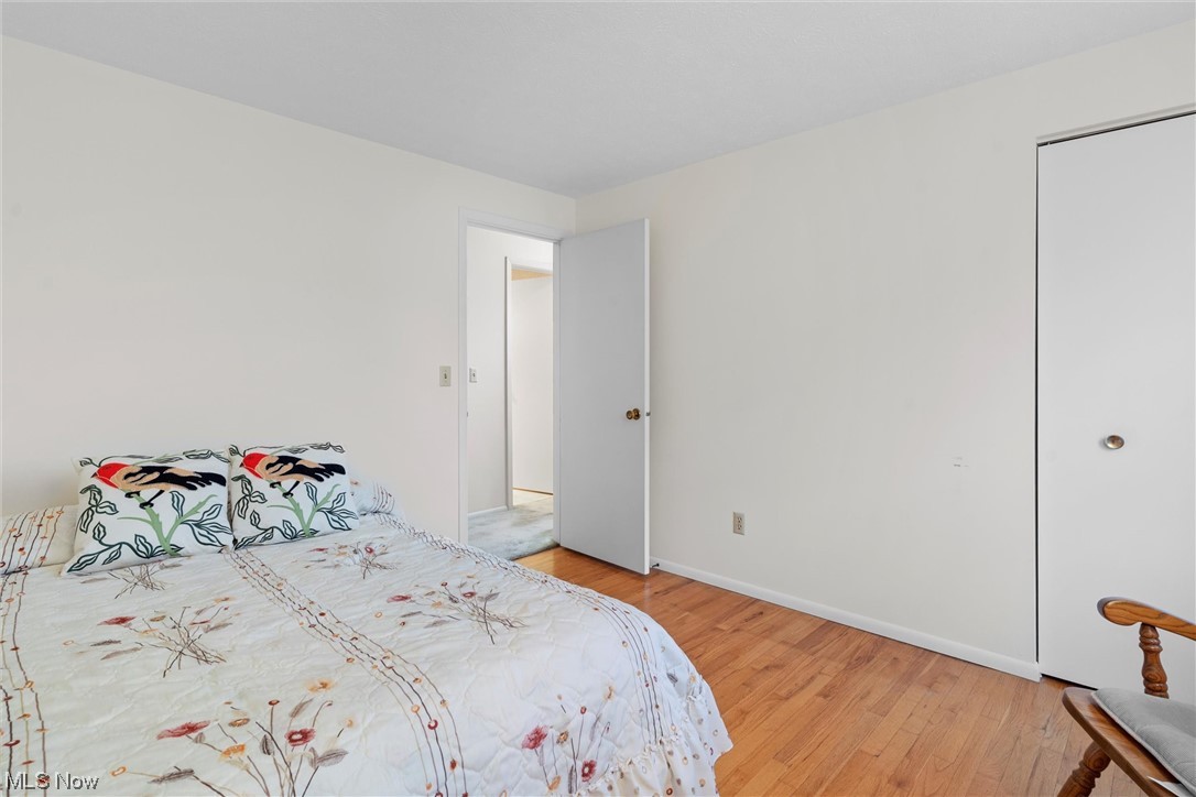 5624 Dolphin Road Mentor, OH 44060 - Photo 24 of 30 View of hardwood floored bedroom