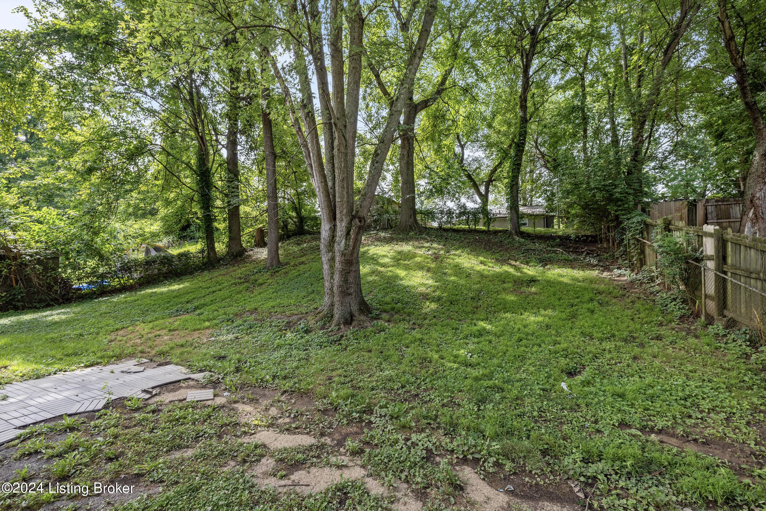 4706 Andalusia Lane Louisville, KY 40272 - Photo 20 of 25 LREP1680