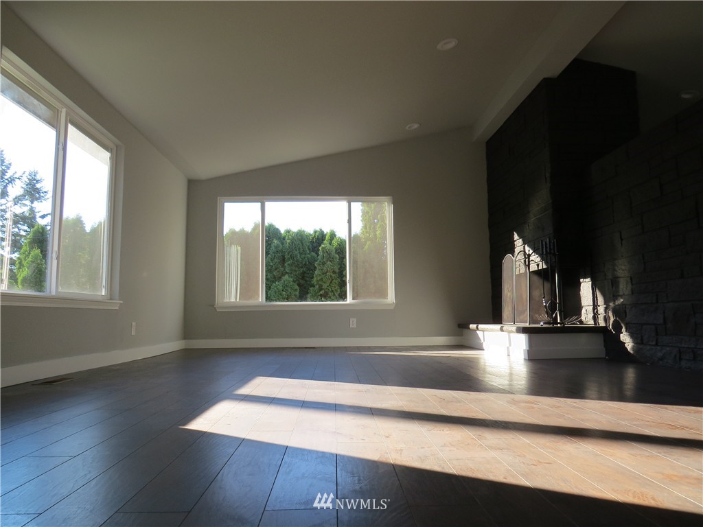 10430 Southeast 194th Place Renton, WA 98055 - Photo 2 of 25 Gallery Image 2