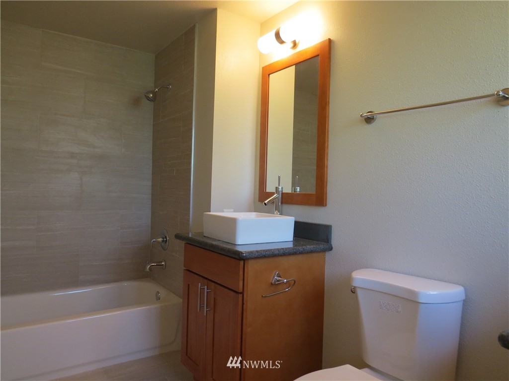 10430 Southeast 194th Place Renton, WA 98055 - Photo 13 of 25 Gallery Image 13