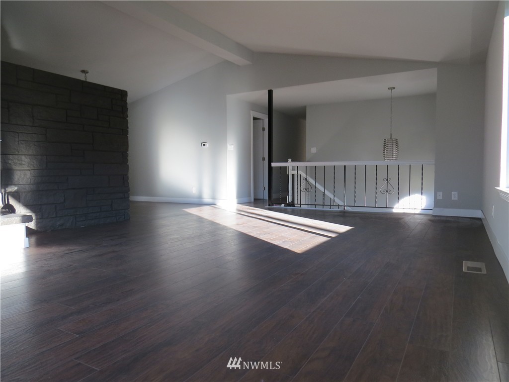 10430 Southeast 194th Place Renton, WA 98055 - Photo 3 of 25 Gallery Image 3