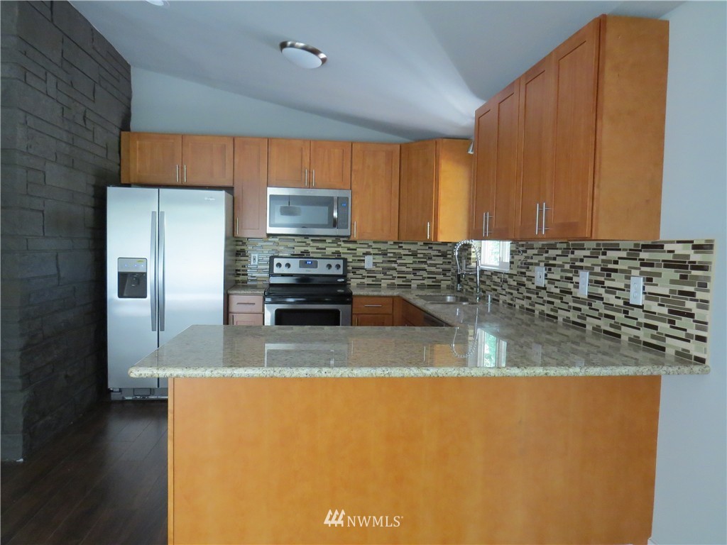 10430 Southeast 194th Place Renton, WA 98055 - Photo 5 of 25 Gallery Image 5
