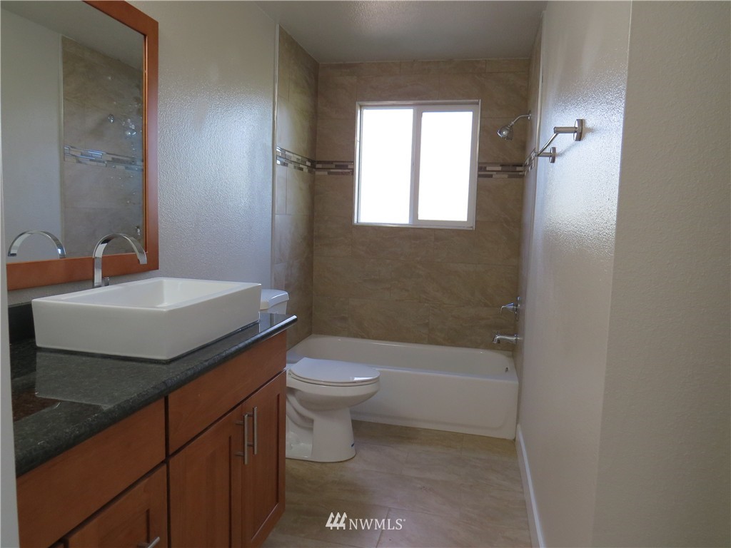 10430 Southeast 194th Place Renton, WA 98055 - Photo 8 of 25 Gallery Image 8