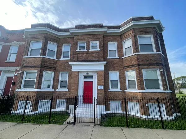 $1,800 | 3123 West Monroe Street, Unit 2W, Chicago, IL 60612