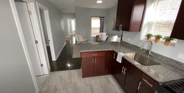$1,800 | 3123 West Monroe Street, Unit 2W, Chicago, IL 60612