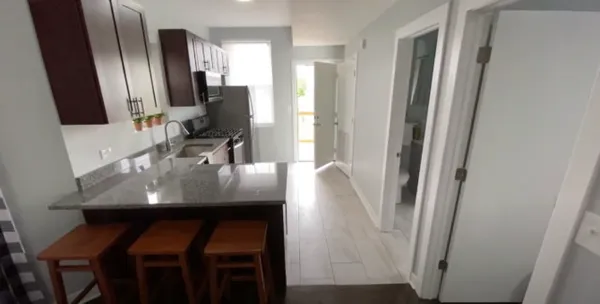 $1,800 | 3123 West Monroe Street, Unit 2W, Chicago, IL 60612