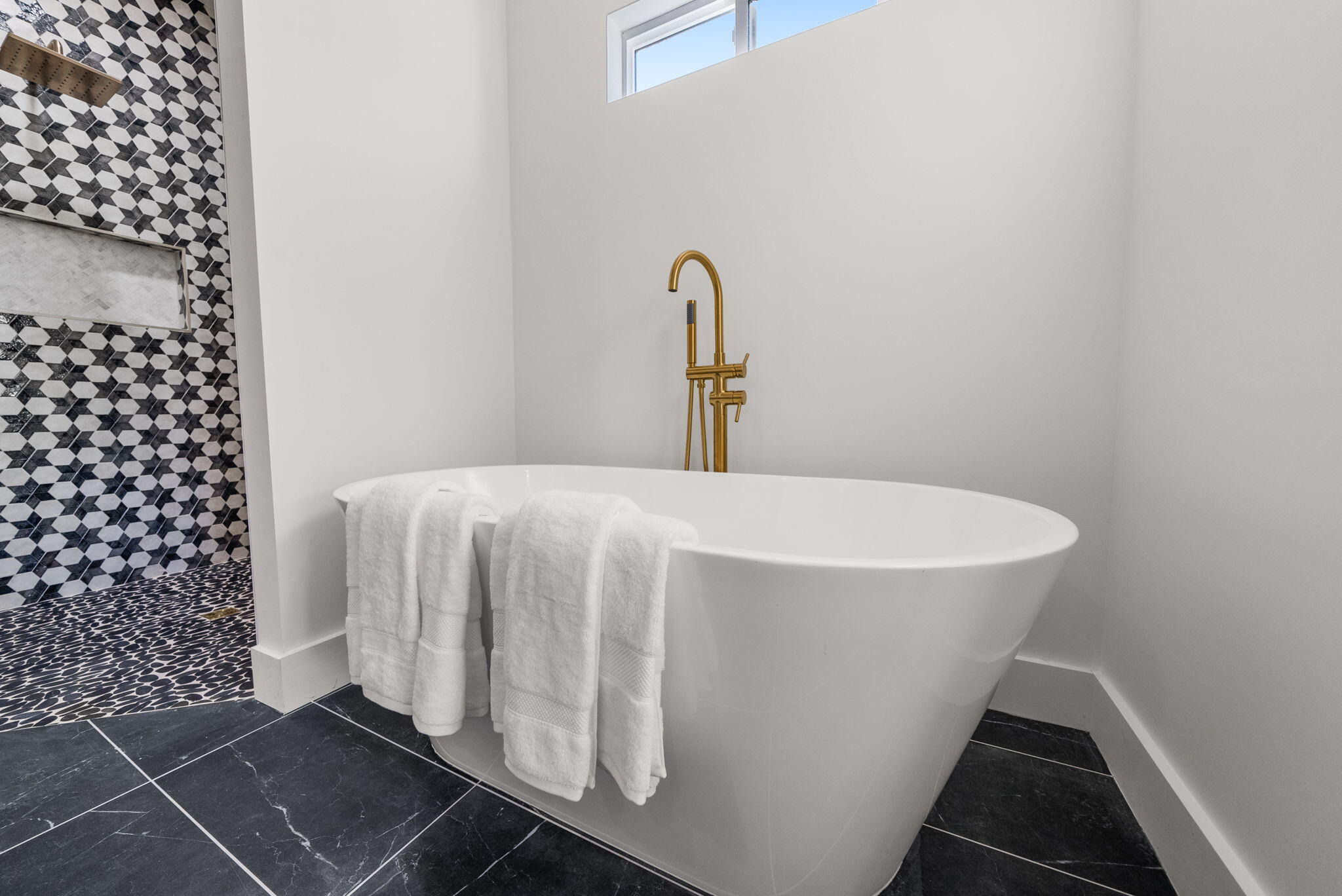 1831 McKenzie Road Southport, FL 32409 - Photo 16 of 48 a close view of a sink