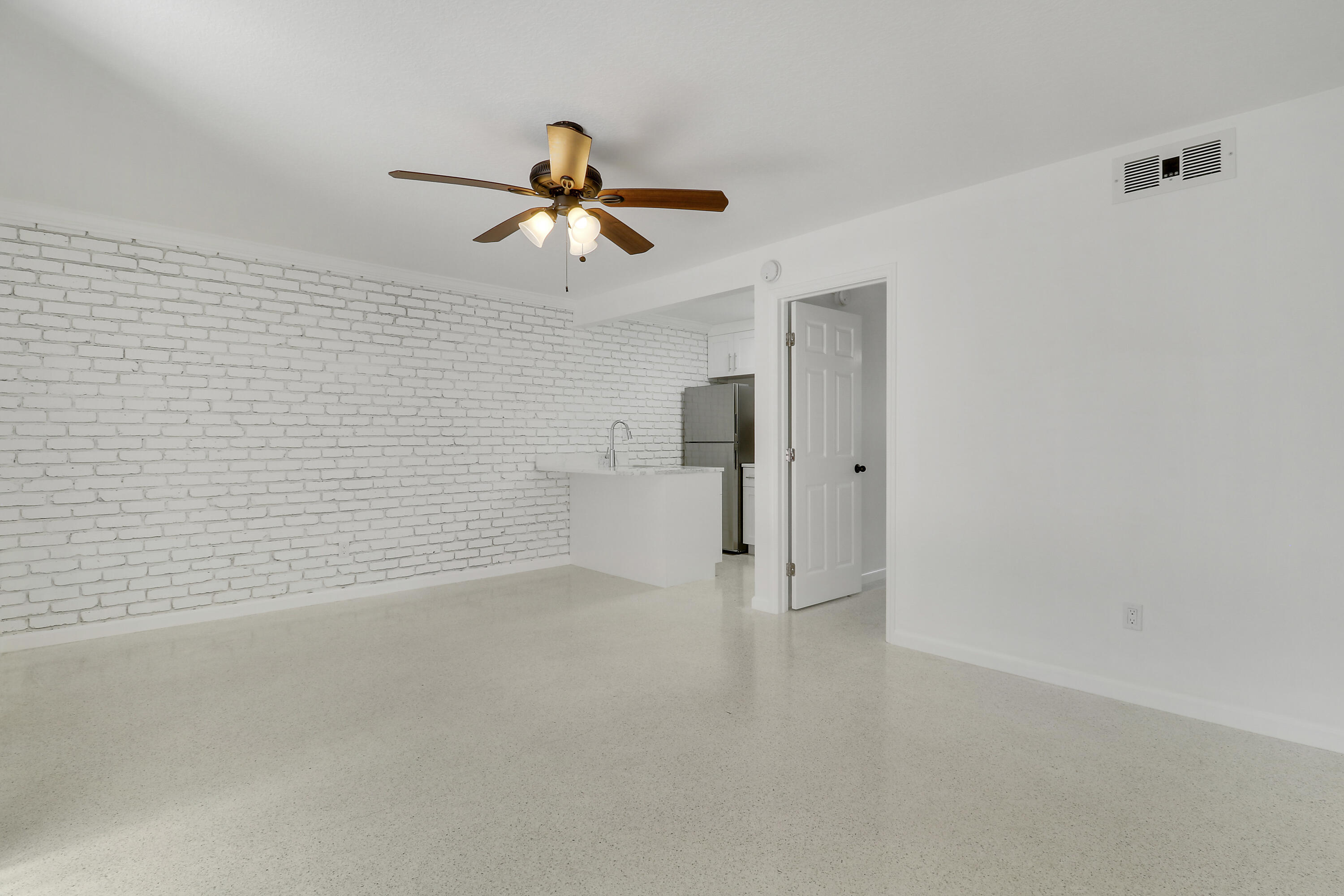 704 Omar Road, Unit 6 West Palm Beach, FL 33405 - Photo 11 of 17 House-26