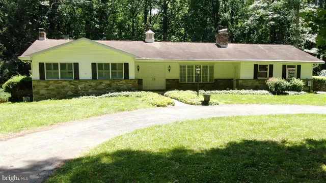 a view of an house with backyard and tree