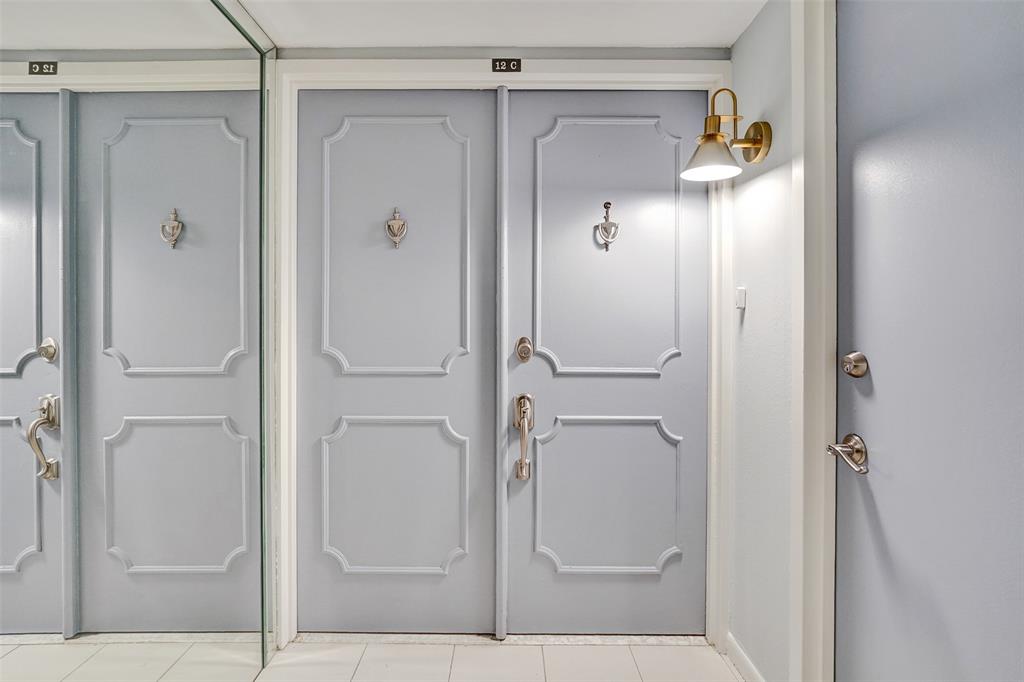 936 Intracoastal Drive, Unit 12C Fort Lauderdale, FL 33304 - Photo 3 of 65 a bathroom with a shower