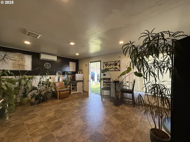 $175,000 | 173 North Canyon Boulevard, John Day, OR 97845