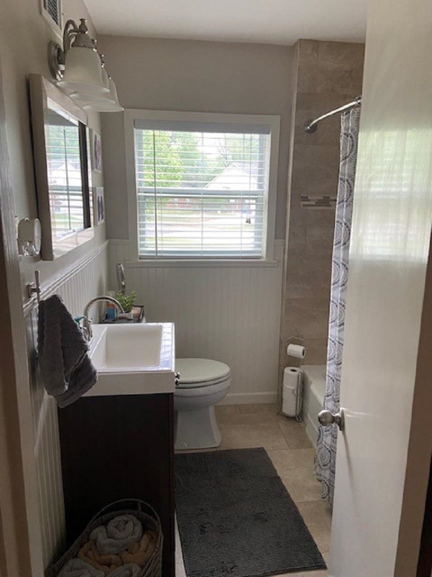 5111 Mason Road Memphis, TN 38117 - Photo 11 of 23 a bathroom with a sink toilet and a window