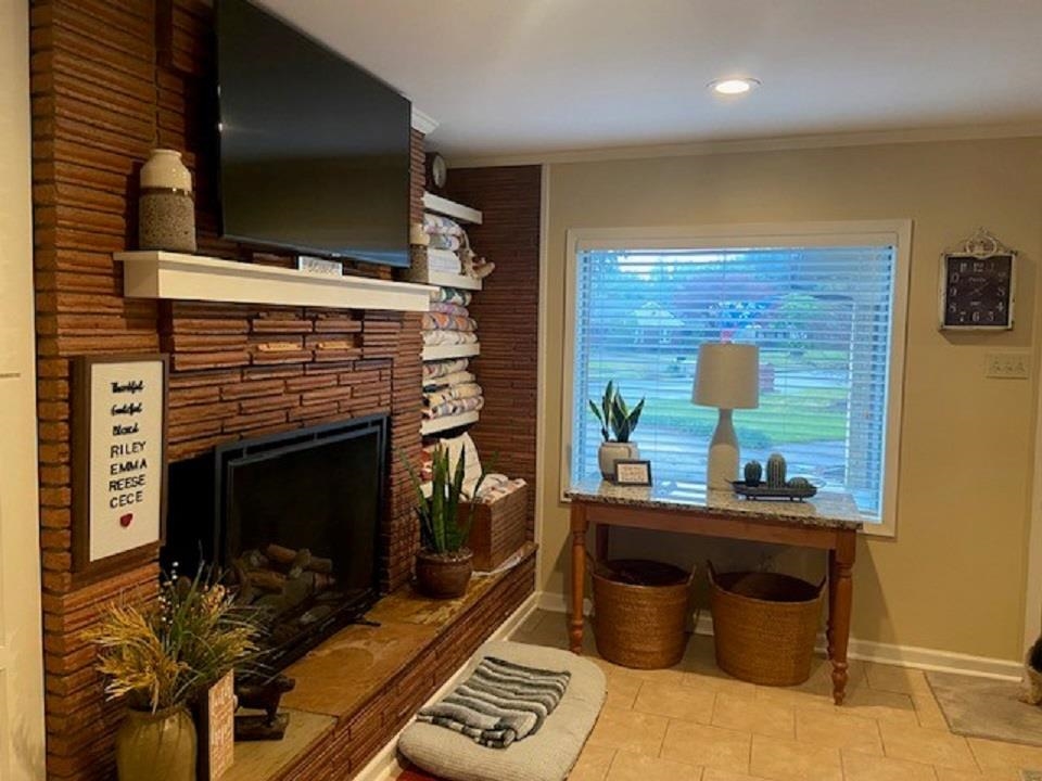 5111 Mason Road Memphis, TN 38117 - Photo 8 of 23 a living room with furniture and a fireplace