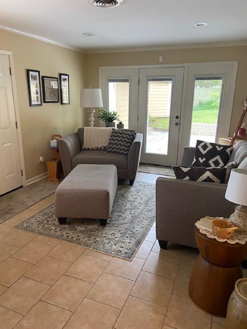 5111 Mason Road Memphis, TN 38117 - Photo 10 of 23 a living room with furniture and a large window