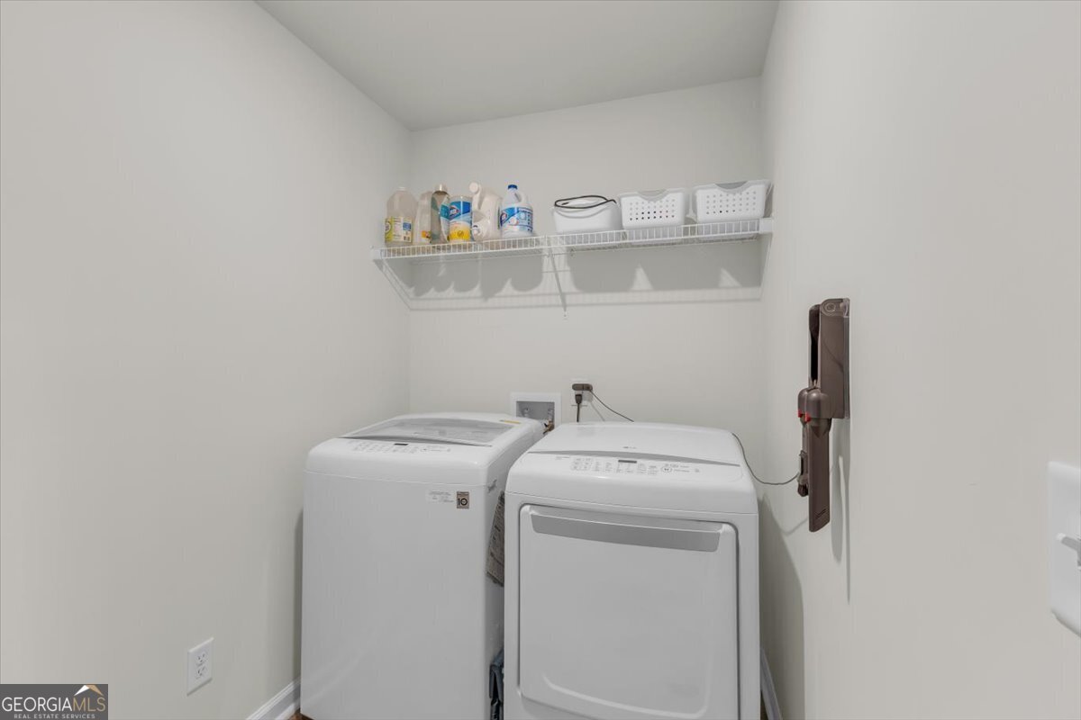 590 Wilkins Road Midway, GA 31320 - Photo 31 of 62 a utility room with dryer and washer