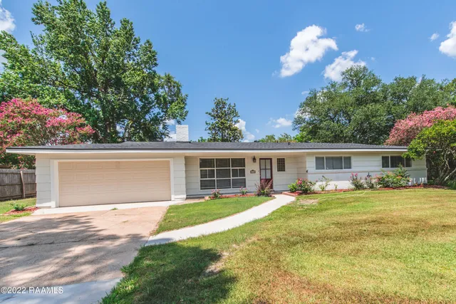 $1,950 | 232 Roselawn Boulevard, Lafayette, LA 70503
