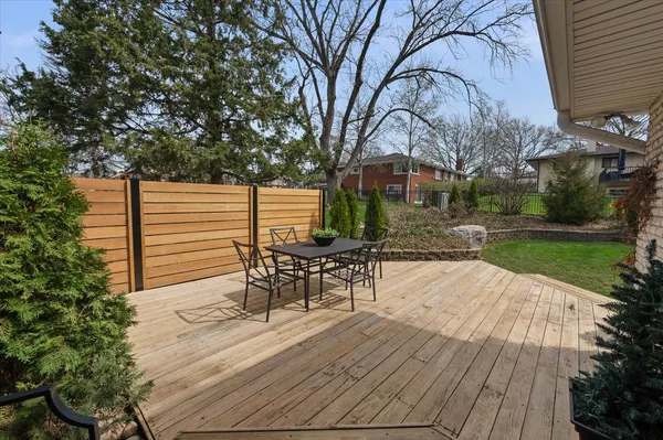 $897,000 | 631 Fern Court, Elmhurst, IL 60126