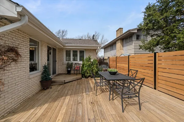 $897,000 | 631 Fern Court, Elmhurst, IL 60126