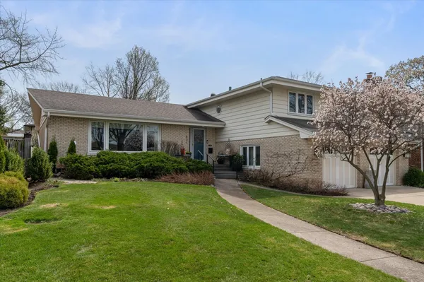 $897,000 | 631 Fern Court, Elmhurst, IL 60126