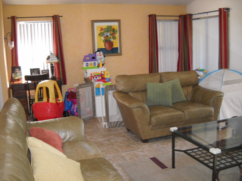 445 West Colt Road Tempe, AZ 85284 - Photo 10 of 15 Family Room