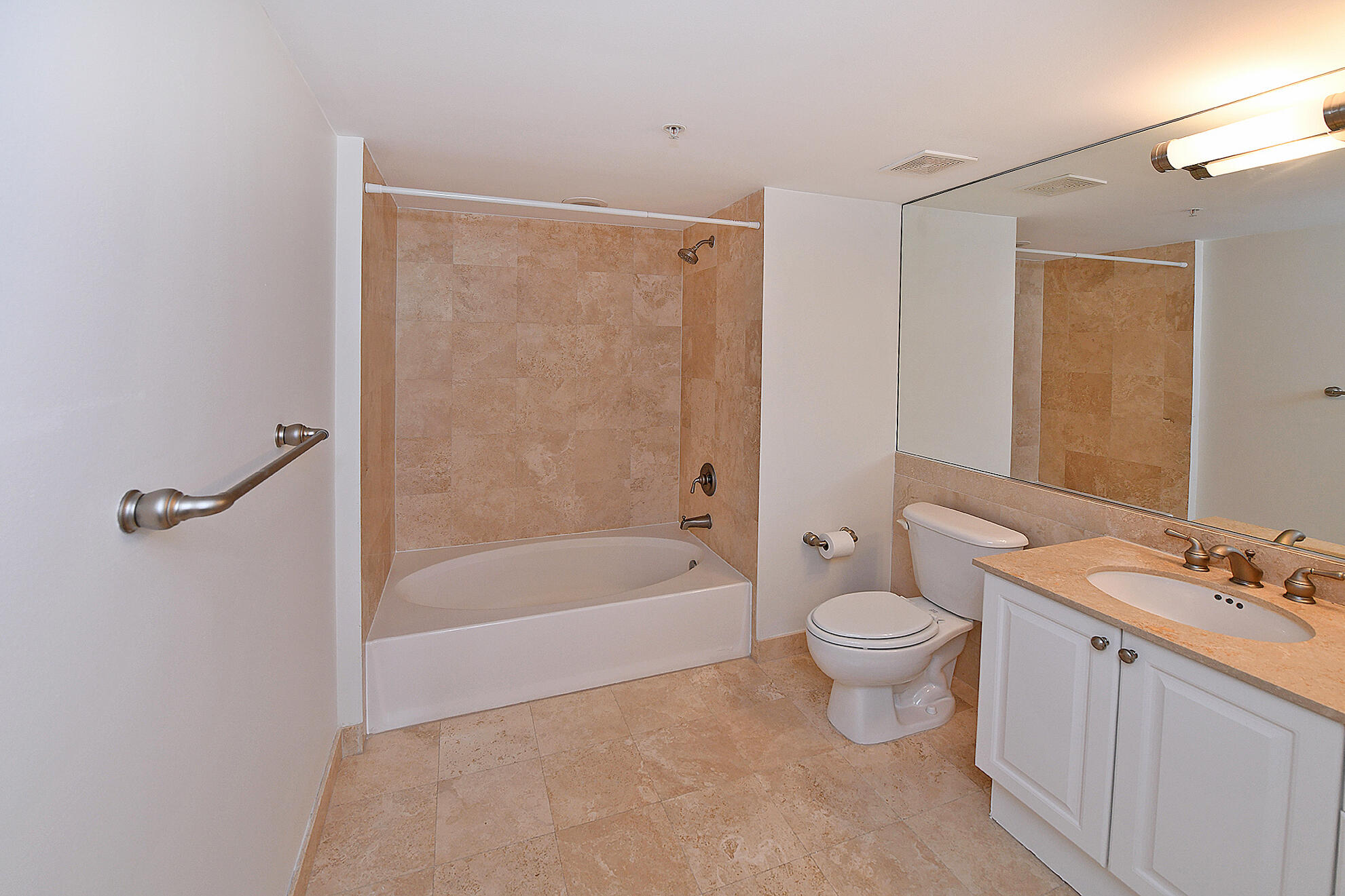 99 Southeast Mizner Boulevard, Unit 315 Boca Raton, FL 33432 - Photo 12 of 49 Master Bath
