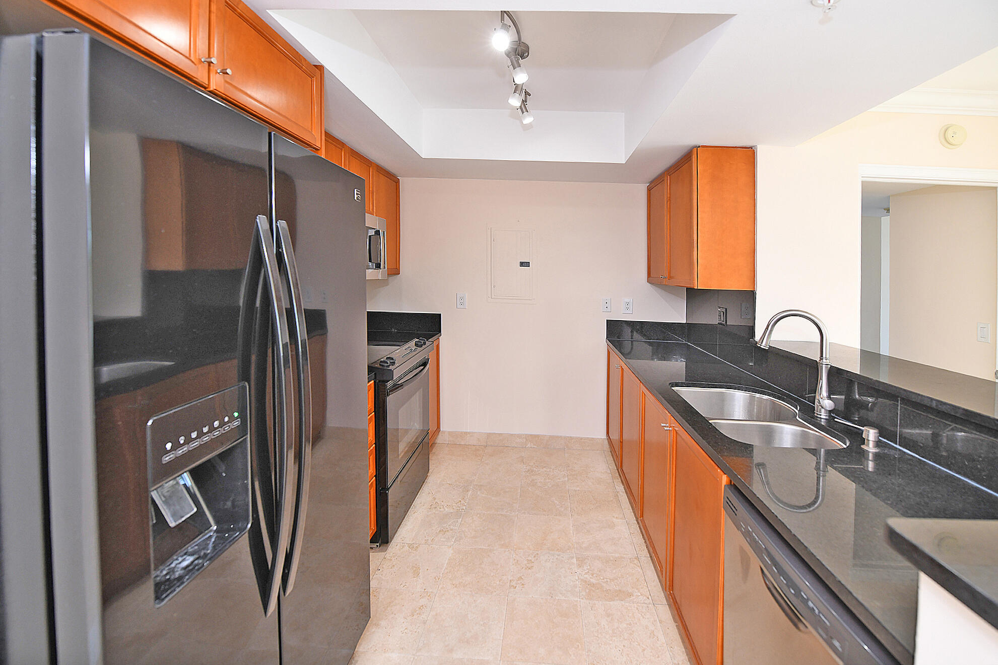 99 Southeast Mizner Boulevard, Unit 315 Boca Raton, FL 33432 - Photo 3 of 49 Kitchen