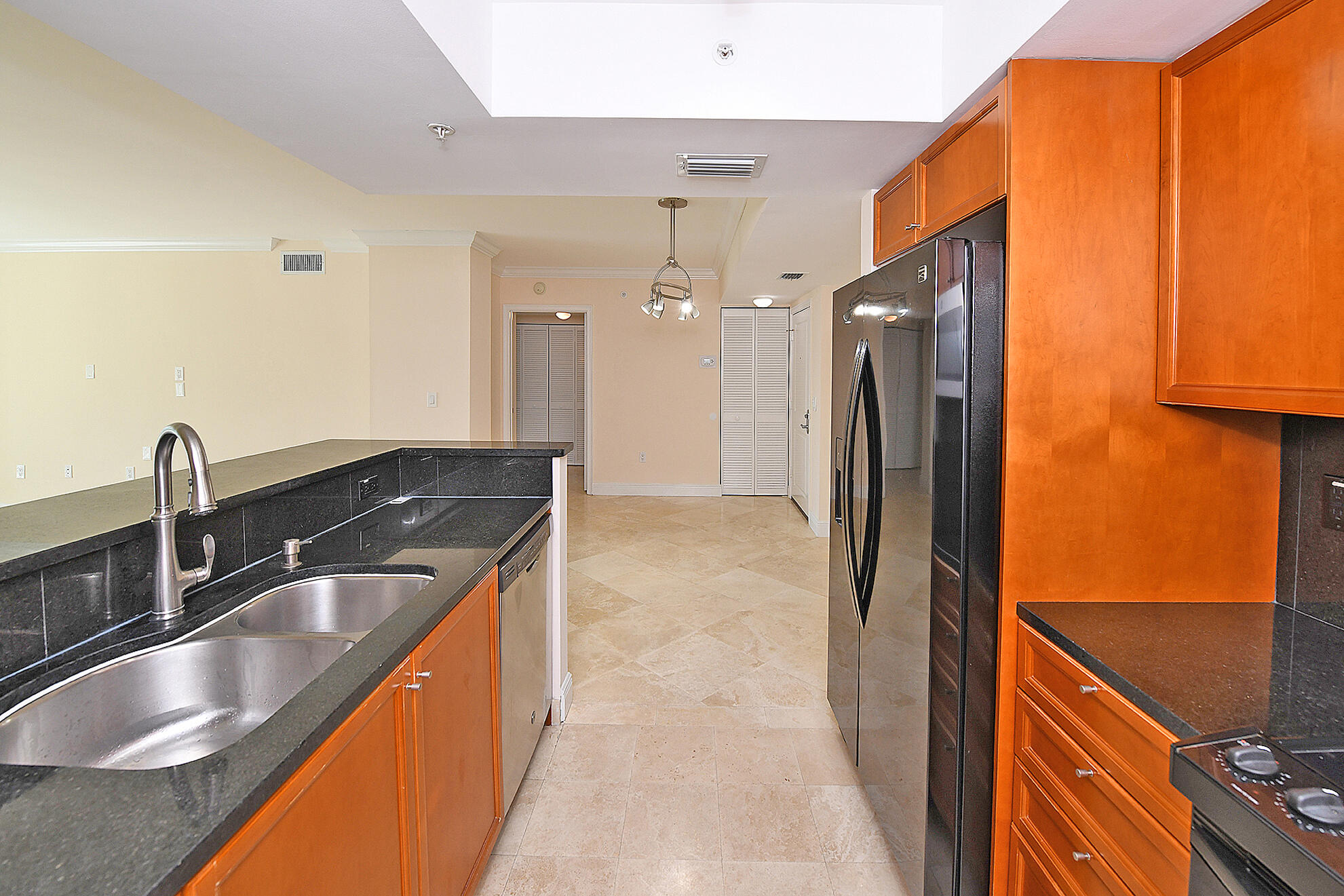99 Southeast Mizner Boulevard, Unit 315 Boca Raton, FL 33432 - Photo 4 of 49 Kitchen