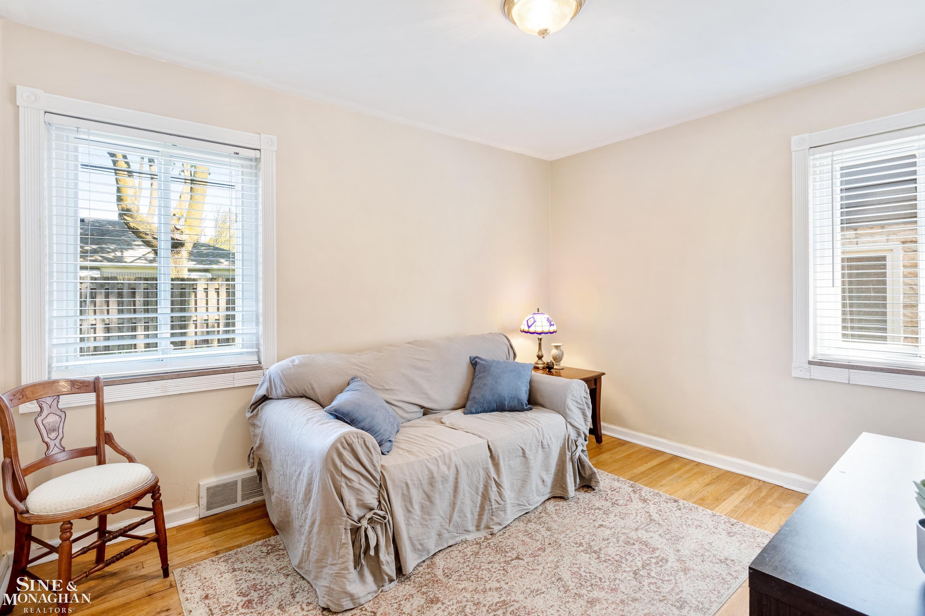 1572 Cook Road Grosse Pointe Woods, MI 48236 - Photo 18 of 29 Gallery Image 18