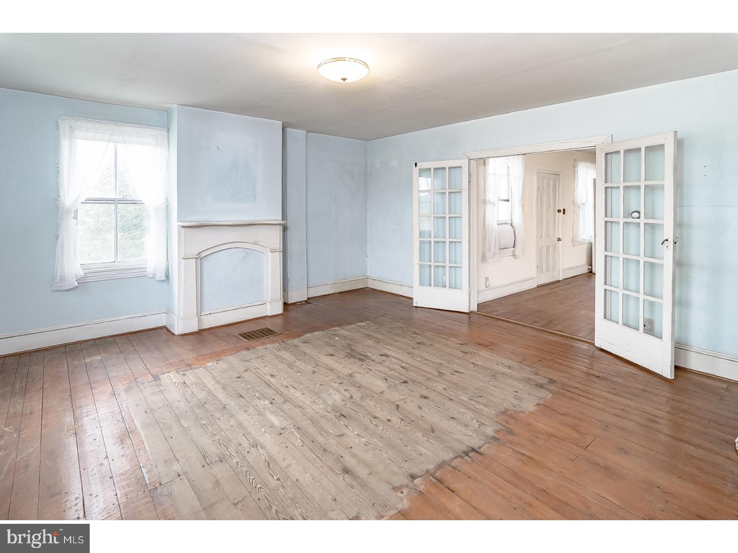 287 Federal City Road Pennington, NJ 08534 - Photo 9 of 25 Living Room