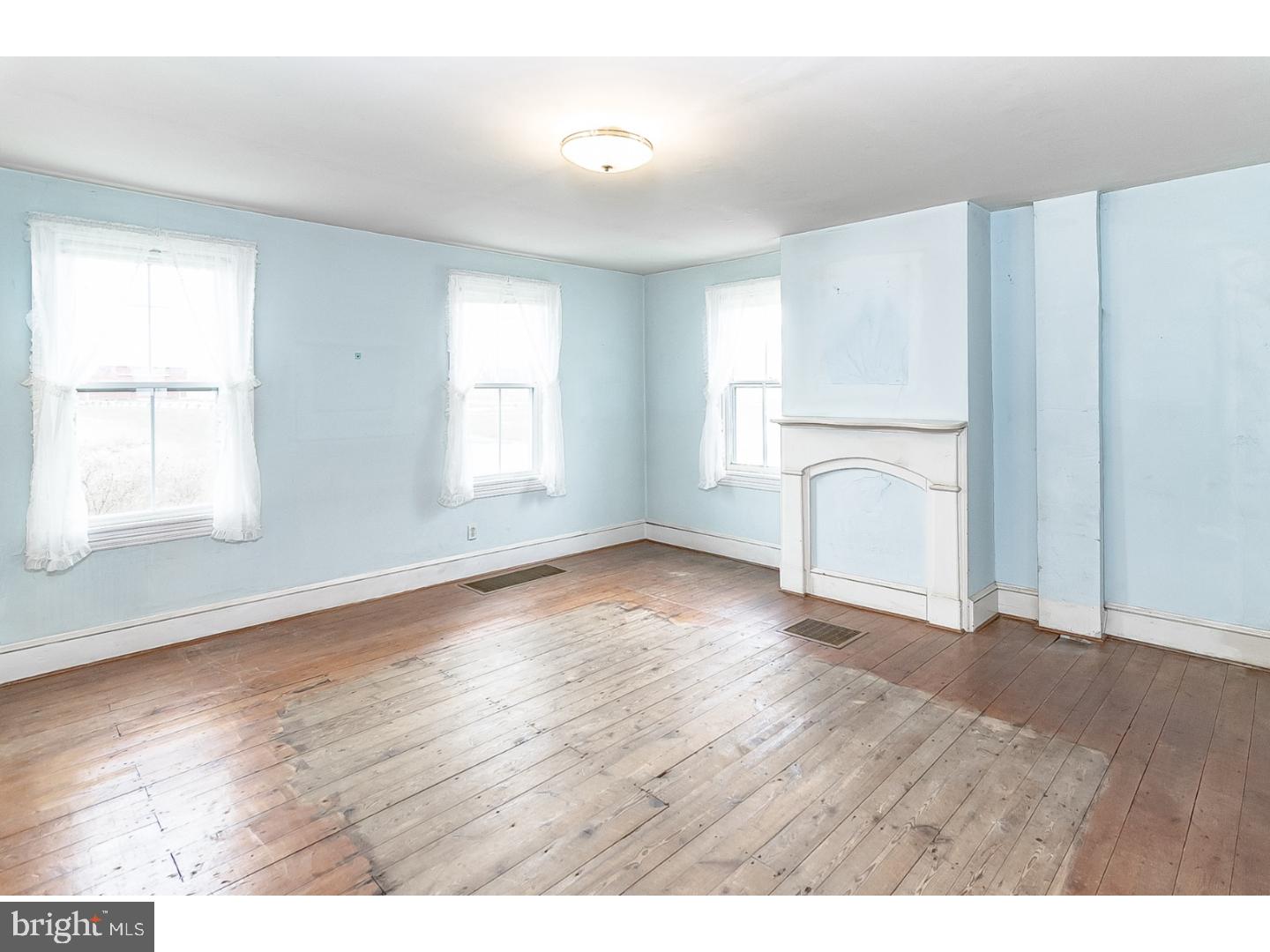 287 Federal City Road Pennington, NJ 08534 - Photo 10 of 25 Living Room