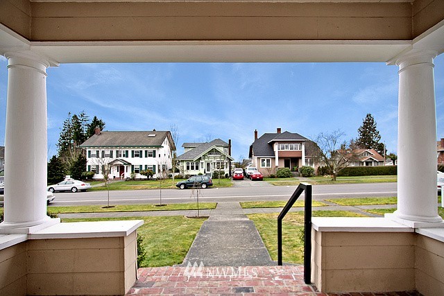 1227 Rucker Avenue Everett, WA 98201 - Photo 2 of 19