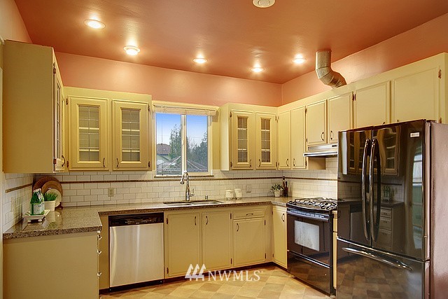 1227 Rucker Avenue Everett, WA 98201 - Photo 8 of 19