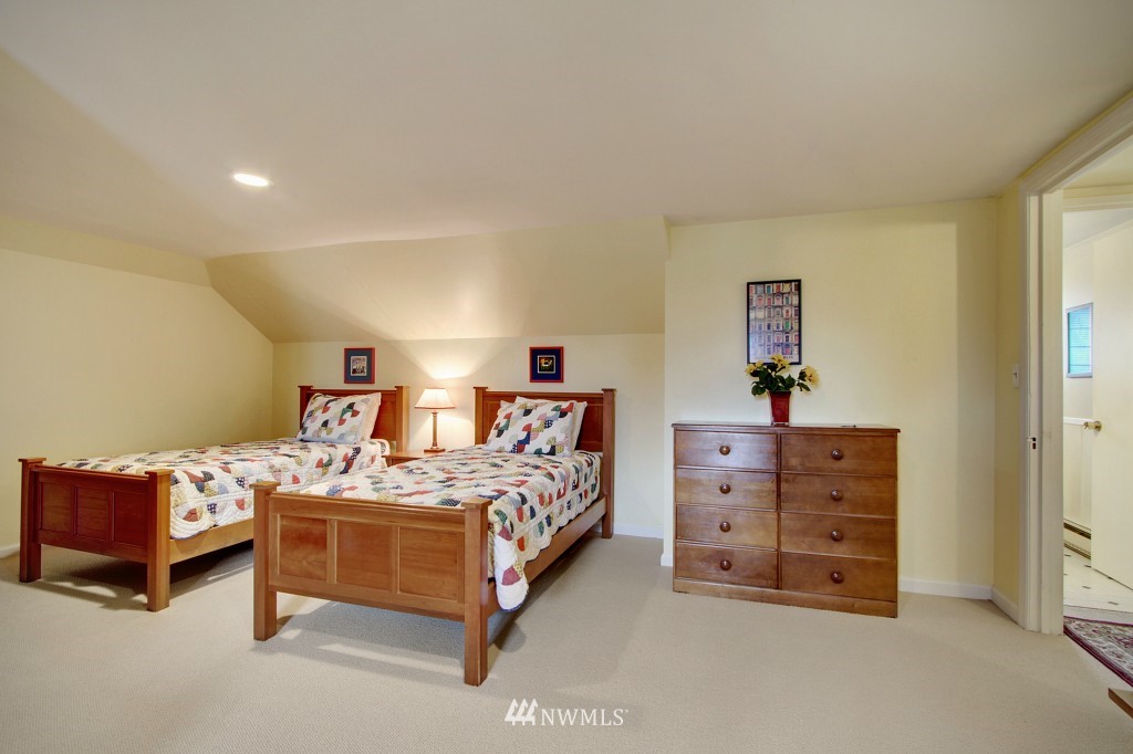 1227 Rucker Avenue Everett, WA 98201 - Photo 10 of 19