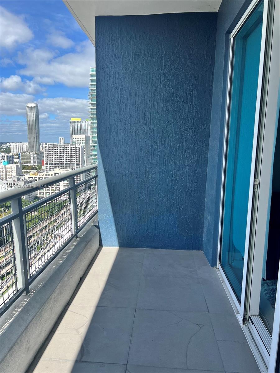 60 Southwest 13th Street, Unit 2207 Miami, FL 33130 - Photo 5 of 9 a view of a balcony