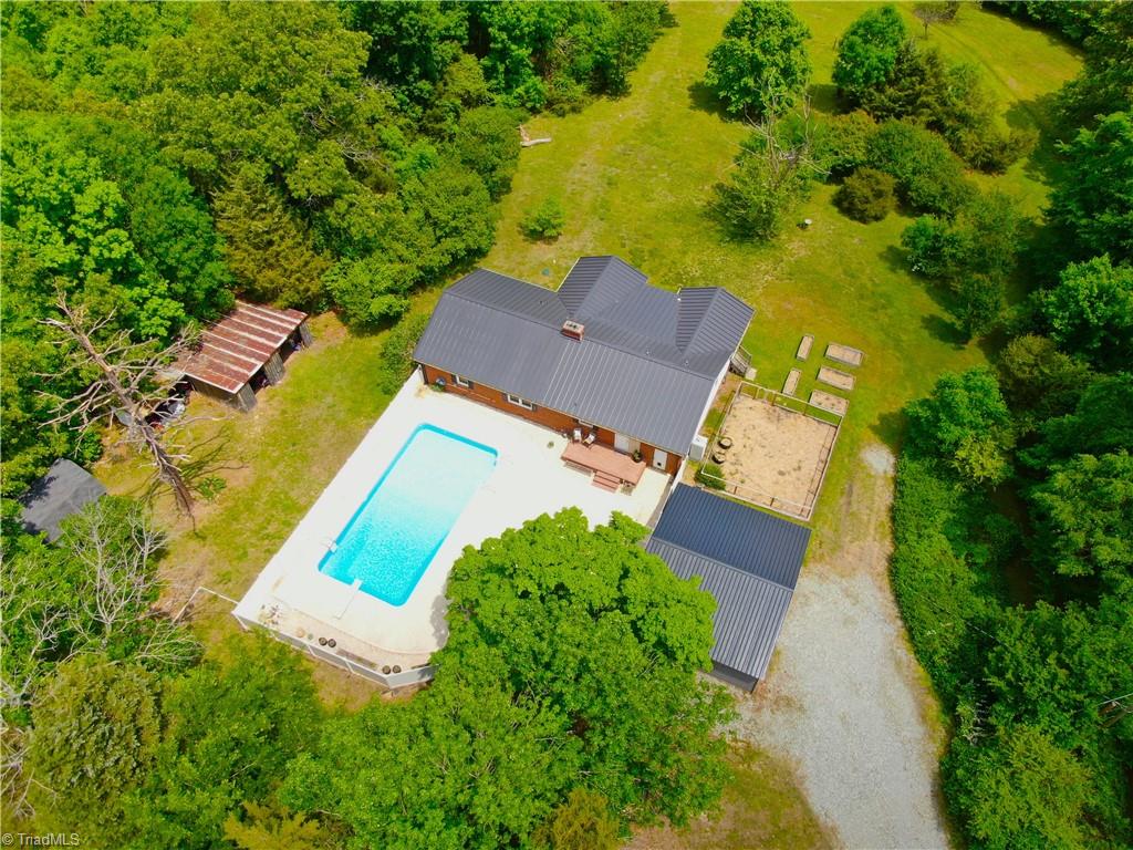1336 A Townbranch Road Graham, NC 27253 - Photo 3 of 36 This nature retreat offers the privacy & space of country living while only minutes from town!