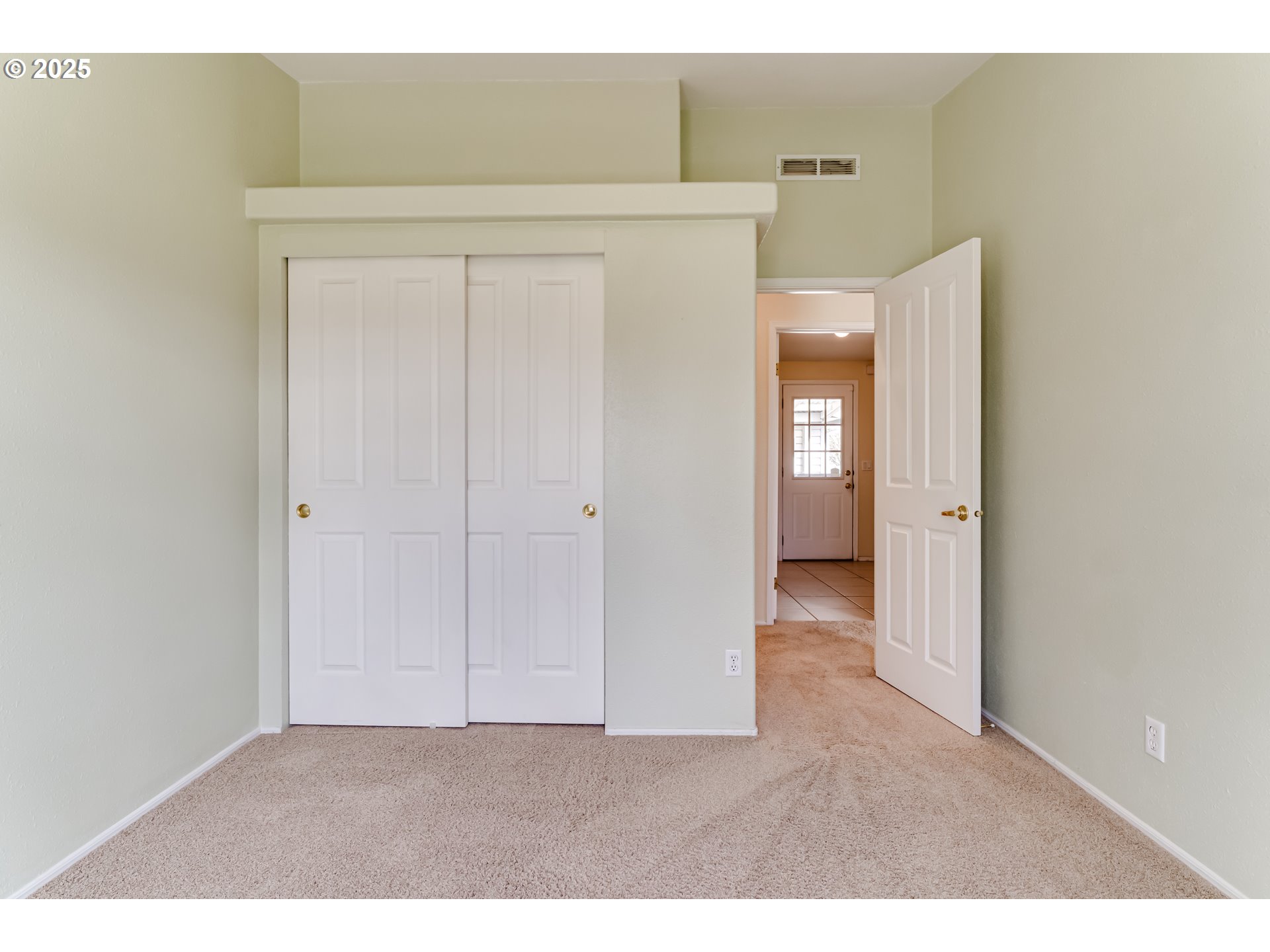5353 Club Drive Eugene, OR 97402 - Photo 12 of 34 a view of an empty room
