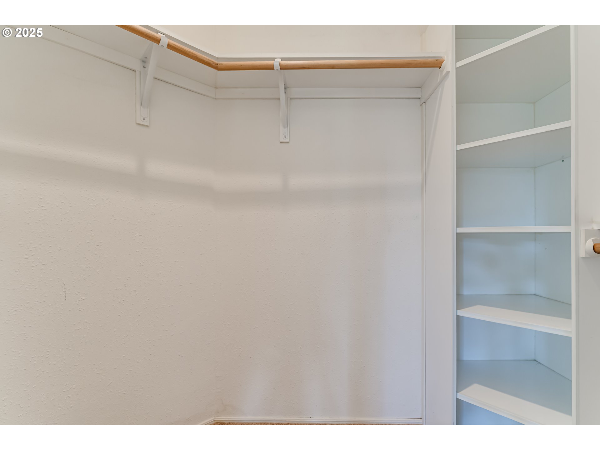 5353 Club Drive Eugene, OR 97402 - Photo 15 of 34