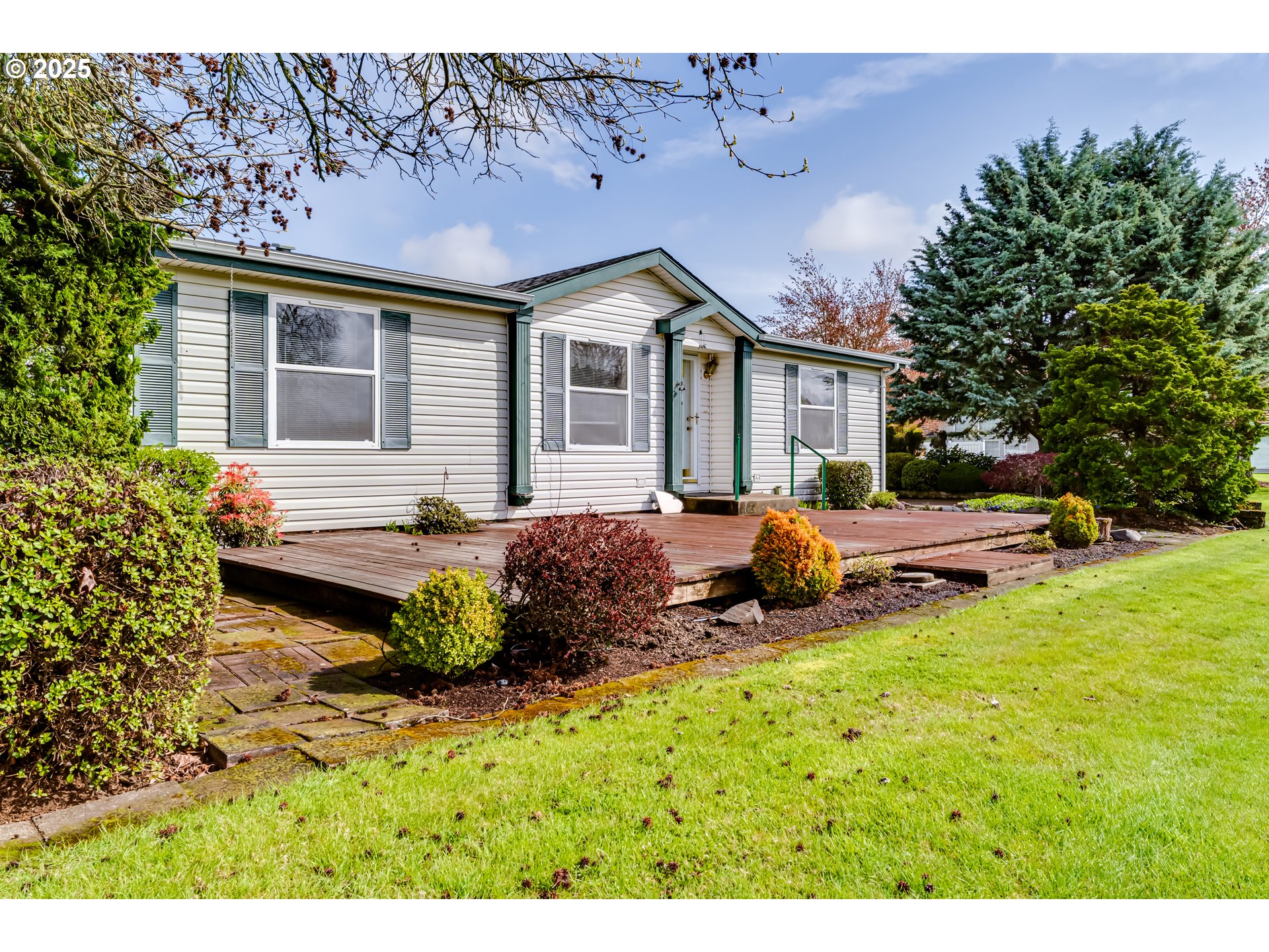 5353 Club Drive Eugene, OR 97402 - Photo 2 of 34 a house view with a garden space