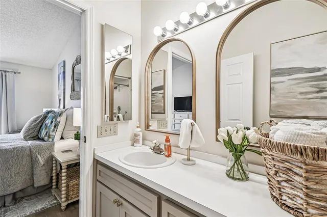 a en suite bathroom with a toilet shower and a sink