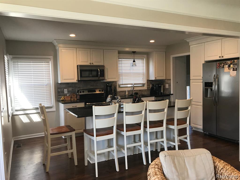 800 Cambridge Road Berkley, MI 48072 - Photo 5 of 34 Gallery Image 5
