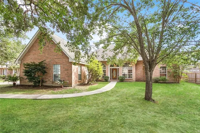$450,000 | 200 Leeds Drive, Slidell, LA 70461