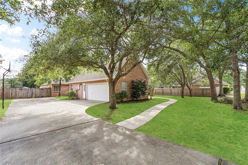 200 Leeds Drive Slidell, LA 70461 - Photo 2 of 30